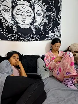 Snapshot of emily_n_abby chatting on 15, 7, 2026 emily n abby online show from 15, 7, 2026
