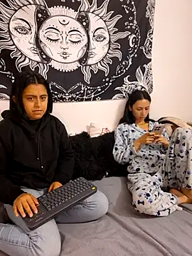 Snapshot of emily_n_abby chatting on 10, 7, 2026 emily n abby online show from 10, 7, 2026