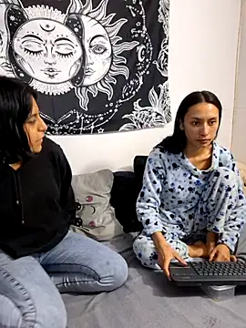 Snapshot of emily_n_abby chatting on 27, 6, 2026 emily n abby online show from 27, 6, 2026