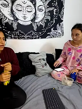 Snapshot of emily_n_abby chatting on 17, 7, 2026 emily n abby online show from 17, 7, 2026
