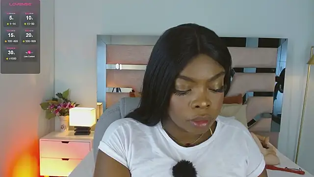 Maiacharris  online show from 16, 12, 2025