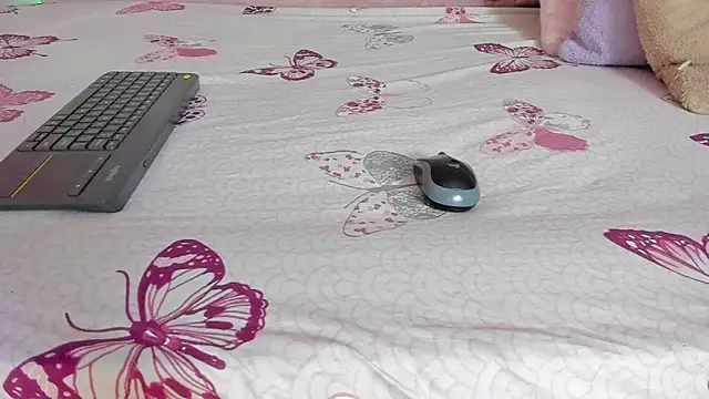 mia  blaze   online show from 23, 4, 2026