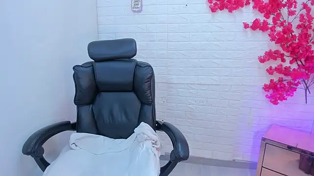 talialadyx online show from 25, 3, 2026