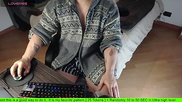 Snapshot of SugaredDigit chatting on 8, 10, 2025 SugaredDigit online show from 8, 10, 2025