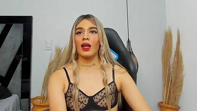 Amelia Brixton online show from 18, 12, 2025