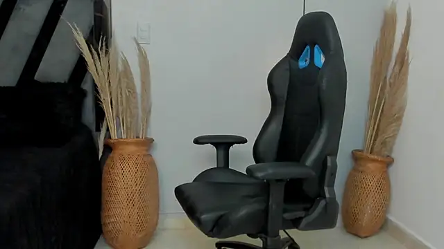 Amelia Brixton online show from 6, 1, 2026