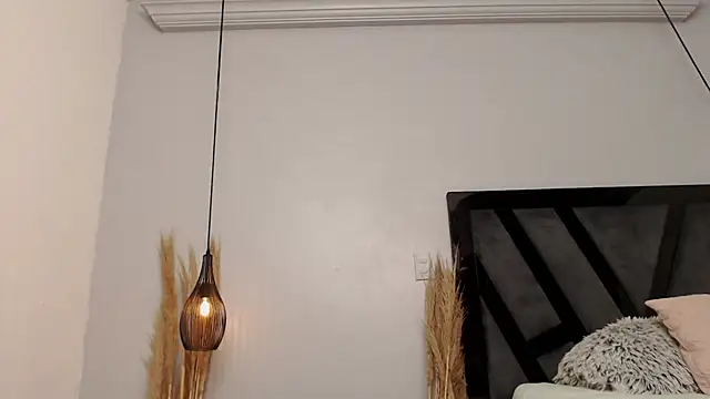 Amelia Brixton online show from 7, 11, 2025