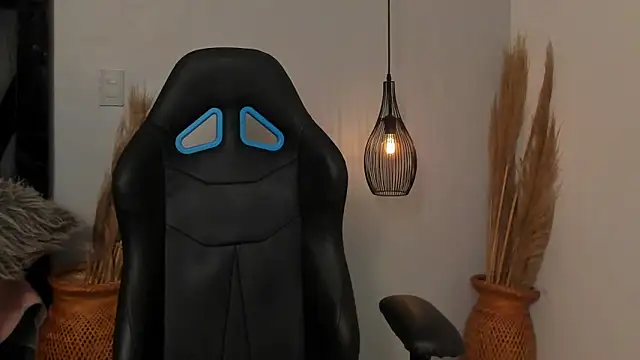 Amelia Brixton online show from 19, 12, 2025