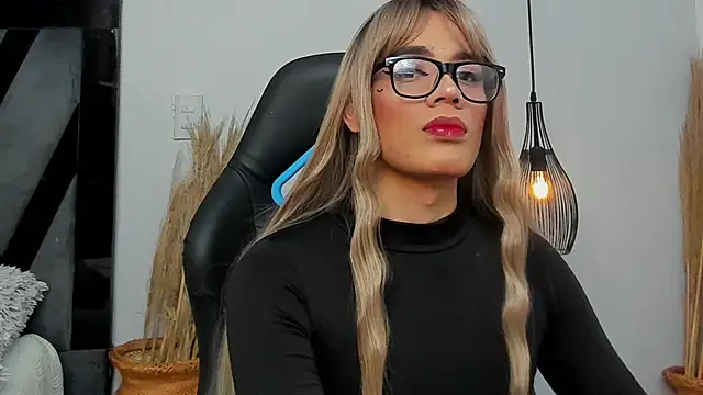 Amelia Brixton online show from 15, 12, 2025