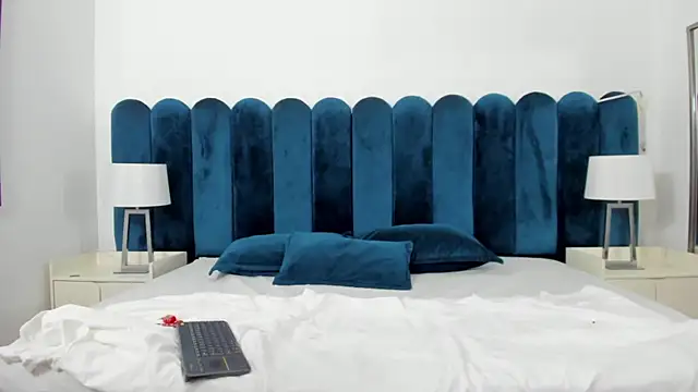 AuraSky  online show from 4, 11, 2025