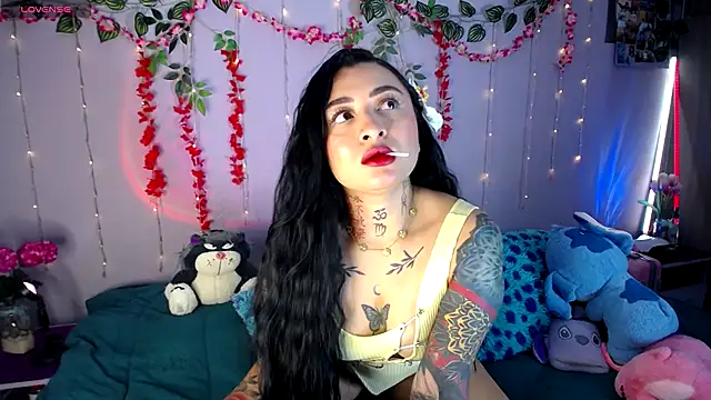 NathallyRouse online show from 24, 11, 2025