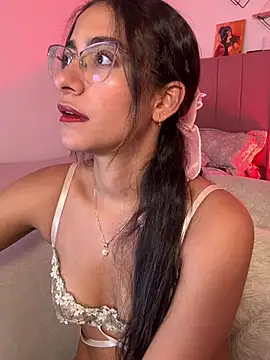 Snapshot of elegant__rouse chatting on 6, 7, 2026 elegant rouse online show from 6, 7, 2026