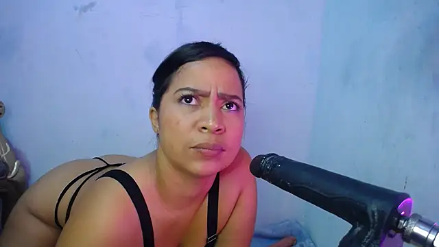 lazzy6565 online show from 22, 4, 2026