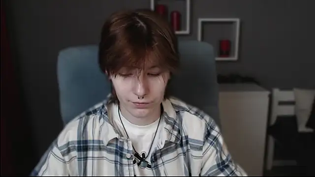 Snapshot of guitarandangell chatting on 4, 12, 2025 guitarandangell online show from 4, 12, 2025