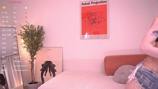 Pheromoon online show from 31, 5, 2026