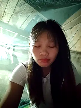 Snapshot of linh-miu99 chatting on 5, 11, 2025 linh-miu99 online show from 5, 11, 2025