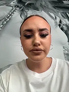 KiraSunshine online show from 15, 2, 2026