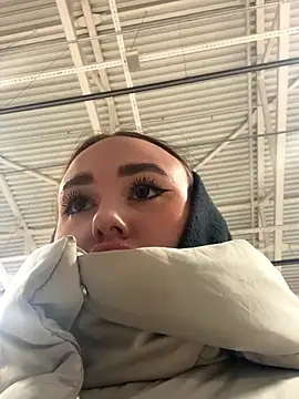 Snapshot of KiraSunshine chatting on 11, 11, 2025 KiraSunshine online show from 11, 11, 2025