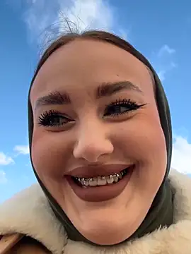 Snapshot of KiraSunshine chatting on 3, 11, 2025 KiraSunshine online show from 3, 11, 2025