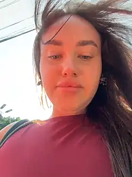 KiraSunshine online show from 13, 3, 2026