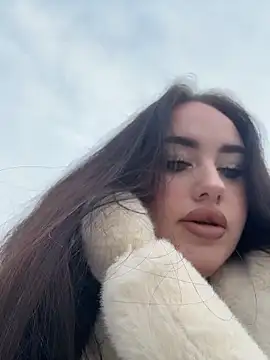 Snapshot of KiraSunshine chatting on 17, 12, 2025 KiraSunshine online show from 17, 12, 2025