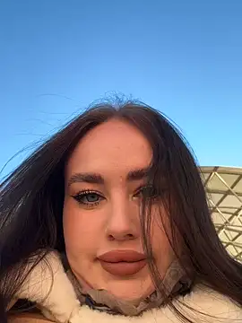 Snapshot of KiraSunshine chatting on 17, 11, 2025 KiraSunshine online show from 17, 11, 2025