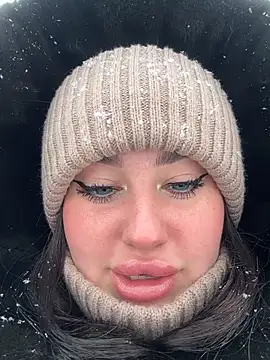 Snapshot of KiraSunshine chatting on 2, 12, 2025 KiraSunshine online show from 2, 12, 2025