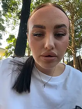 KiraSunshine online show from 2, 2, 2026