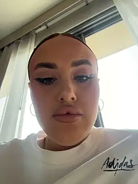 KiraSunshine online show from 18, 2, 2026