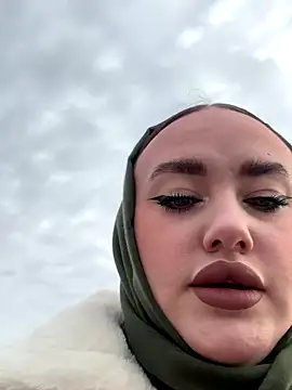 Snapshot of KiraSunshine chatting on 27, 10, 2025 KiraSunshine online show from 27, 10, 2025