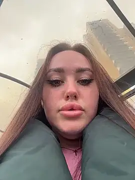 KiraSunshine online show from 13, 4, 2026