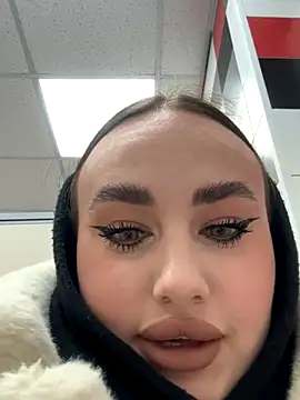 Snapshot of KiraSunshine chatting on 18, 11, 2025 KiraSunshine online show from 18, 11, 2025