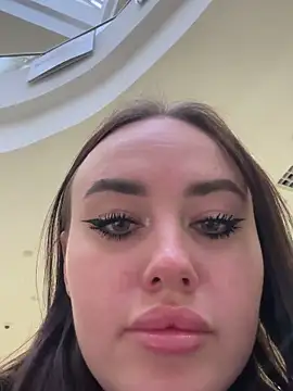 Snapshot of KiraSunshine chatting on 22, 12, 2025 KiraSunshine online show from 22, 12, 2025