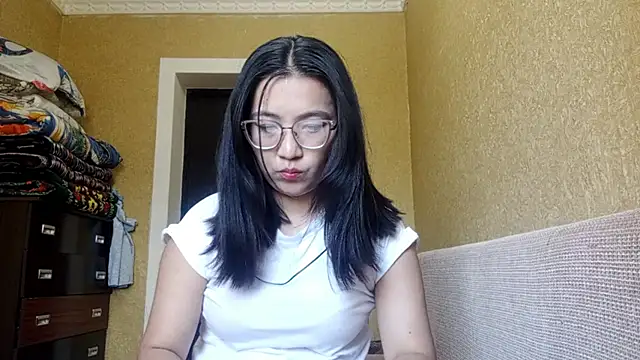 LinneaHyles online show from 6, 11, 2025