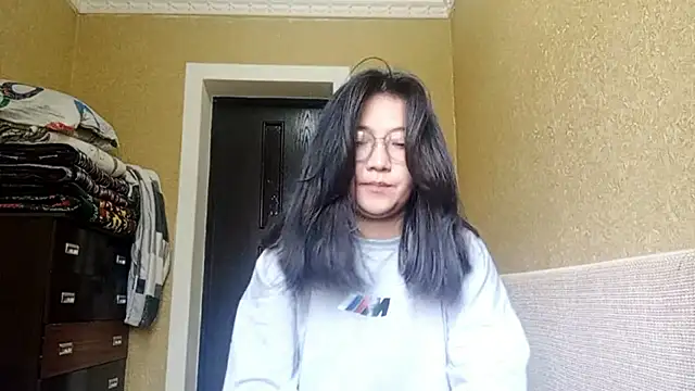 LinneaHyles online show from 7, 11, 2025