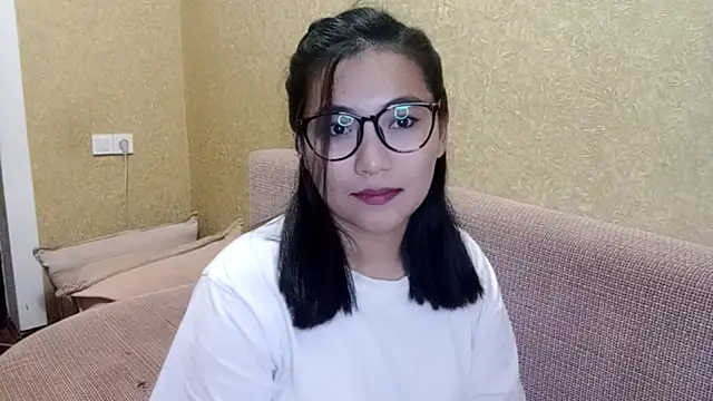 LinneaHyles online show from 1, 12, 2025