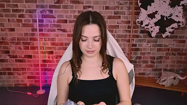 KiraVair online show from 4, 3, 2026