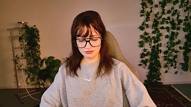 KiraVair online show from 4, 4, 2026