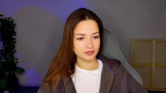 KiraVair online show from 8, 11, 2025