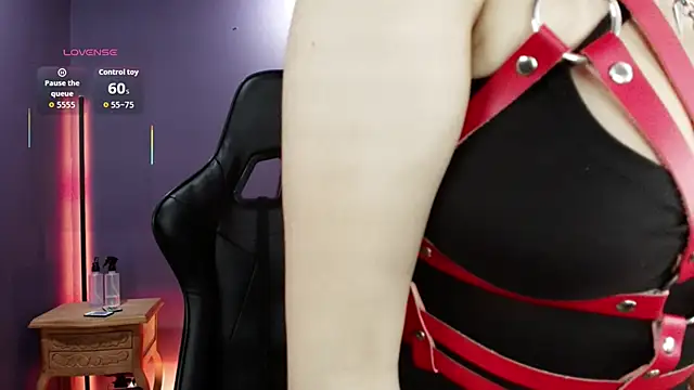 Snapshot of Navier__ chatting on 8, 11, 2025 Navier online show from 8, 11, 2025