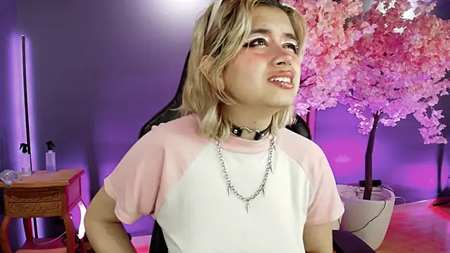 Snapshot of Navier__ chatting on 6, 11, 2025 Navier online show from 6, 11, 2025