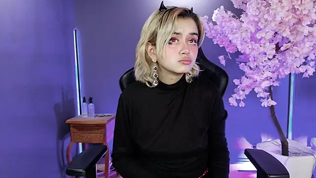 Snapshot of Navier__ chatting on 11, 11, 2025 Navier online show from 11, 11, 2025