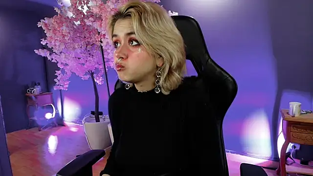 Snapshot of Navier__ chatting on 5, 11, 2025 Navier online show from 5, 11, 2025