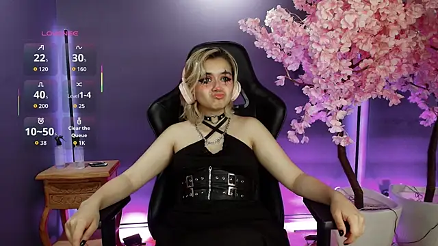 Snapshot of Navier__ chatting on 7, 11, 2025 Navier online show from 7, 11, 2025