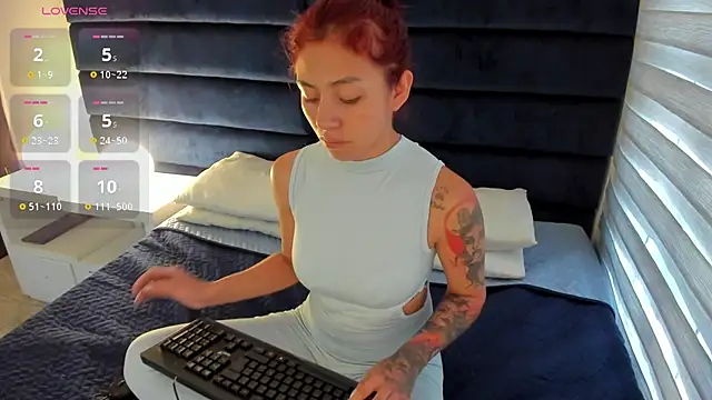 Snapshot of melanie_roux__ chatting on 19, 2, 2026 melanie roux online show from 19, 2, 2026