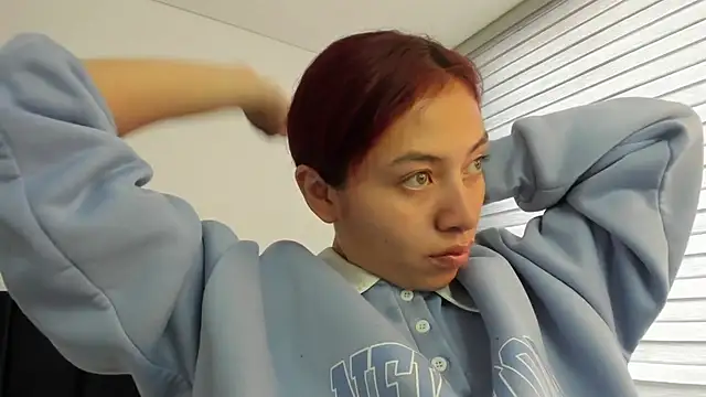Snapshot of melanie_roux__ chatting on 9, 6, 2026 melanie roux online show from 9, 6, 2026