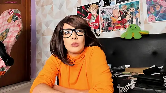 Snapshot of auralune chatting on 12, 11, 2025 auralune online show from 12, 11, 2025