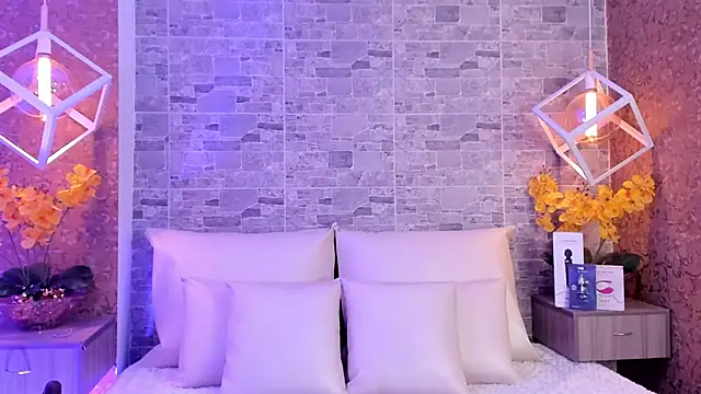 Snapshot of Catalina-Thompson chatting on 11, 11, 2025 Catalina-Thompson online show from 11, 11, 2025