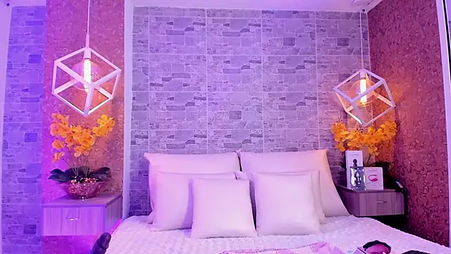 Snapshot of Catalina-Thompson chatting on 12, 11, 2025 Catalina-Thompson online show from 12, 11, 2025