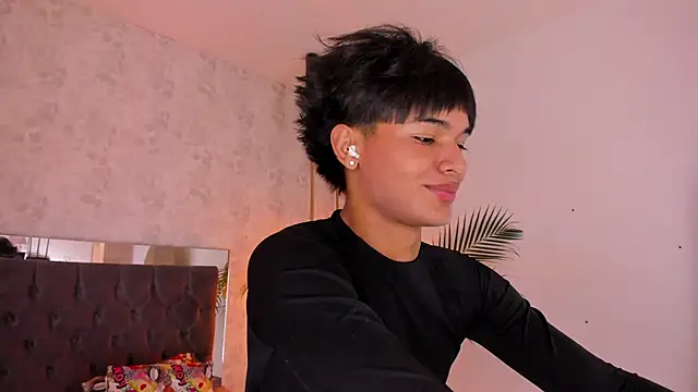 Snapshot of david_lux chatting on 15, 11, 2025 david lux online show from 15, 11, 2025